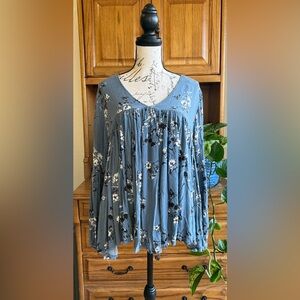 Chelsea & Theodore Blue and Black Floral Flowy Boho Blouse - Large